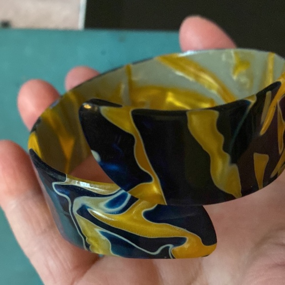Acrylic bracelet in gold and navy can wear several different ways SIZE Average
